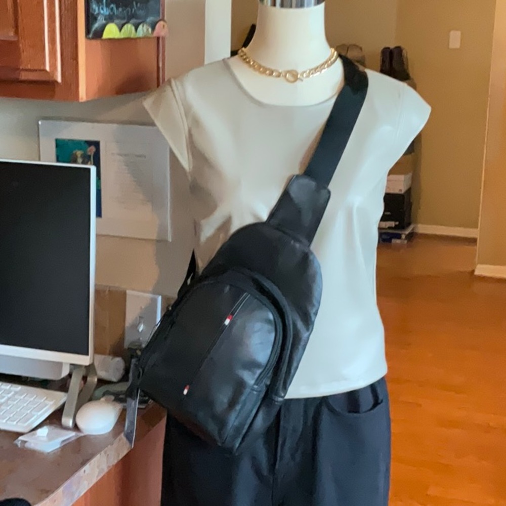 Stone Mountain Genuine Leather Black Sling Crossbody Bag, NWT